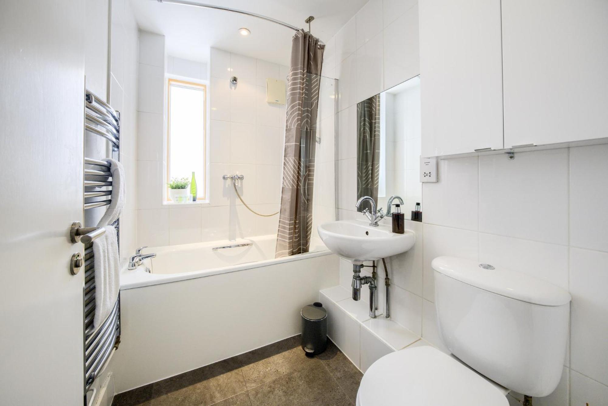 Coventry Large 4-Bed Townhouse By Empower Homes Exterior foto