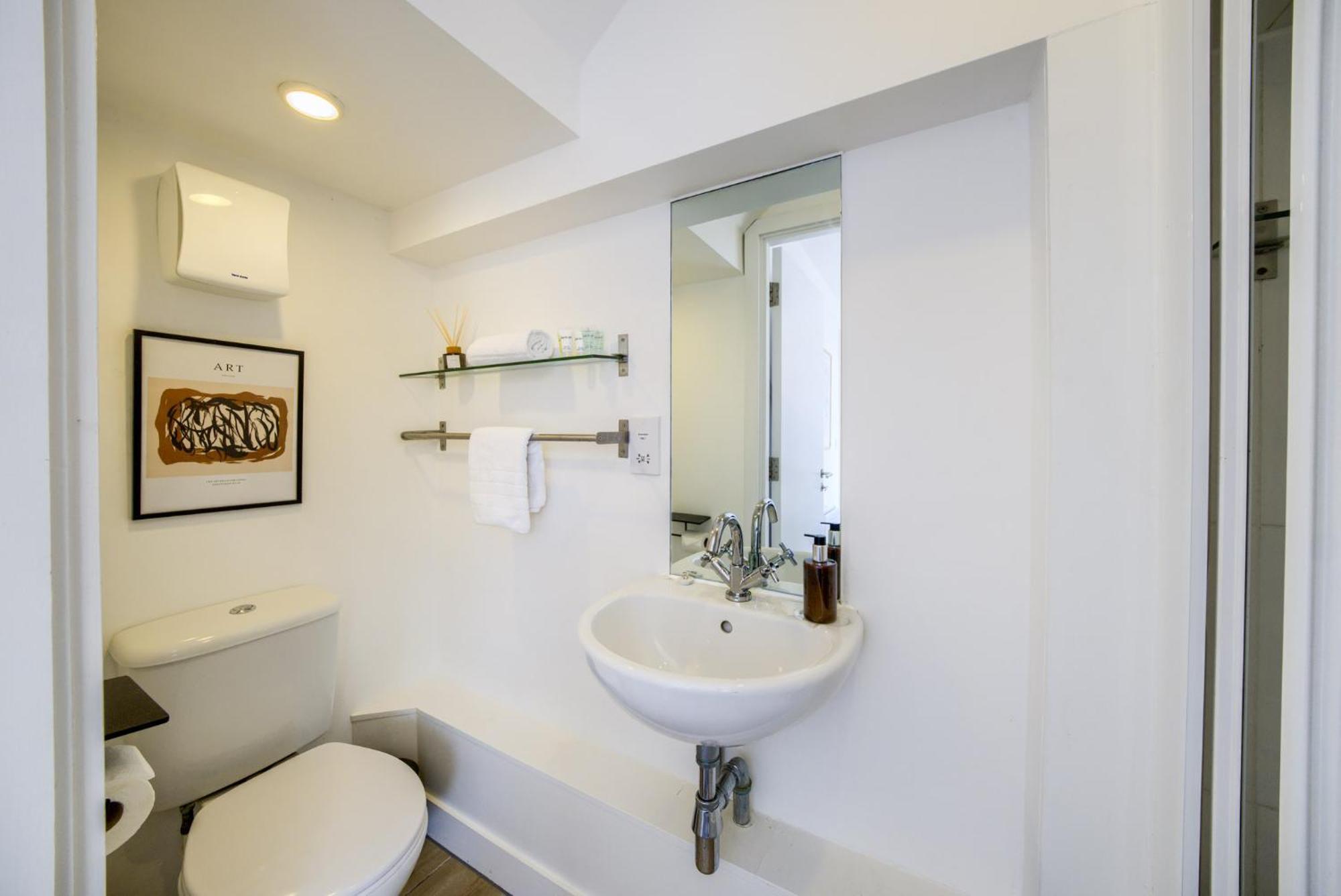 Coventry Large 4-Bed Townhouse By Empower Homes Exterior foto