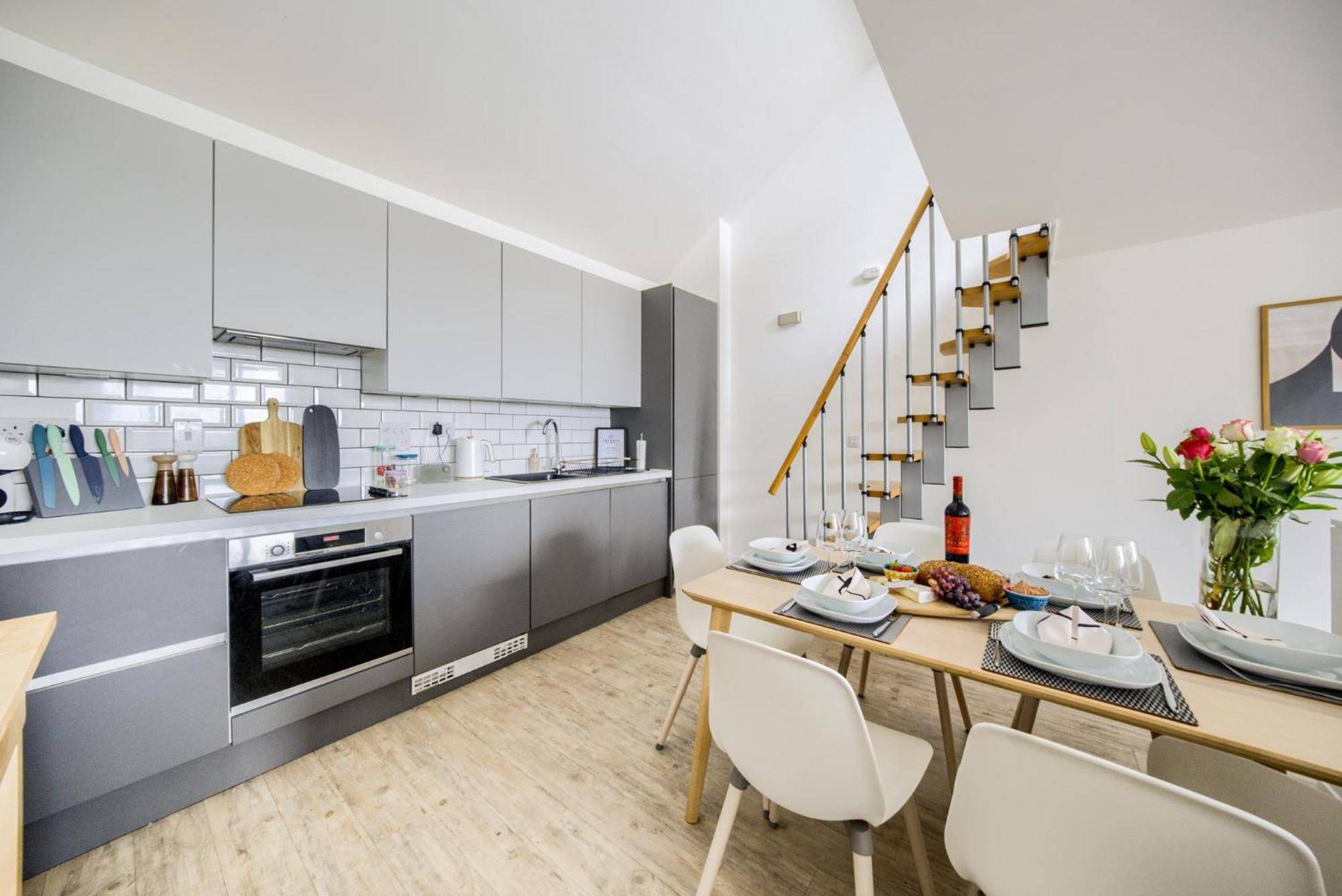 Coventry Large 4-Bed Townhouse By Empower Homes Exterior foto