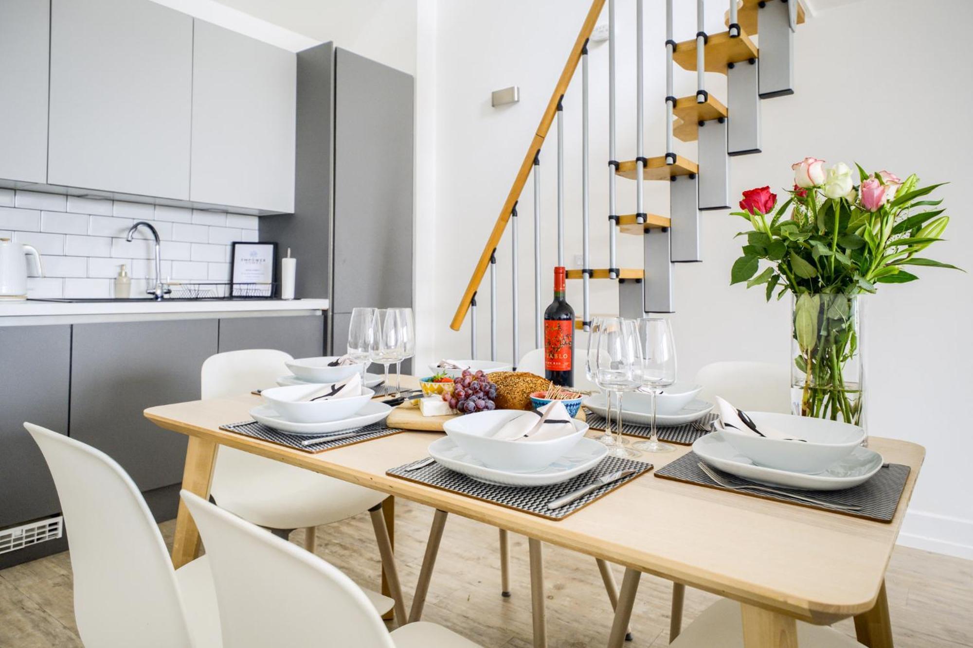 Coventry Large 4-Bed Townhouse By Empower Homes Exterior foto
