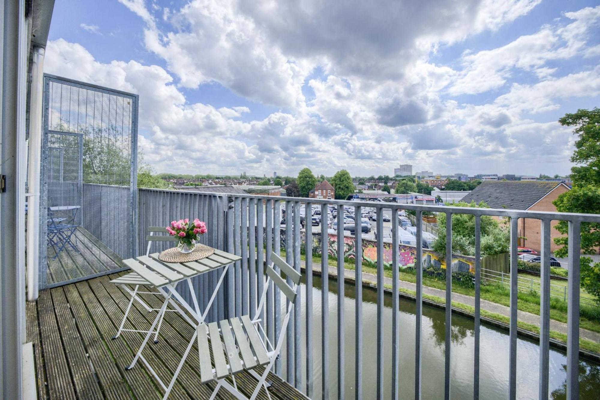 Coventry Large 4-Bed Townhouse By Empower Homes Exterior foto