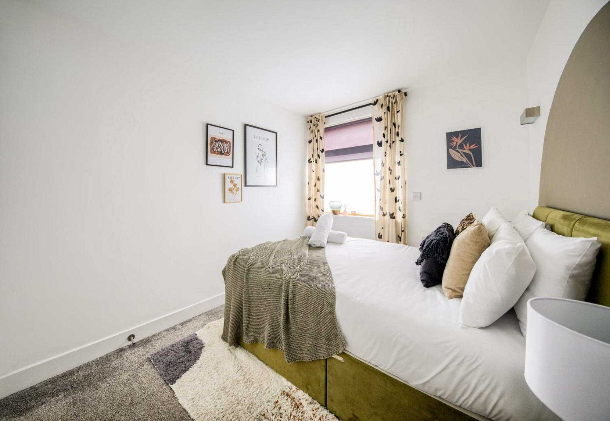 Coventry Large 4-Bed Townhouse By Empower Homes Exterior foto