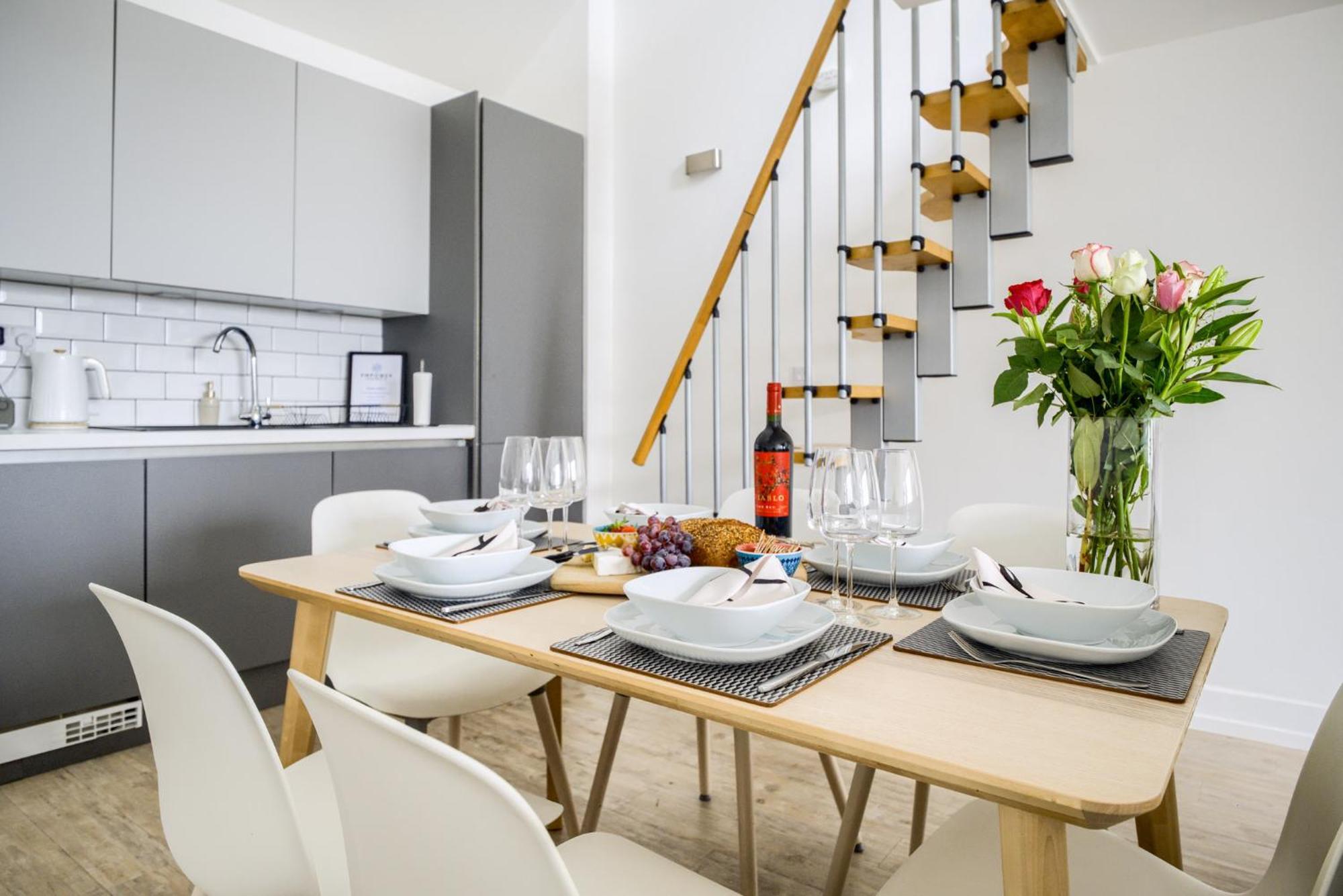Coventry Large 4-Bed Townhouse By Empower Homes Exterior foto