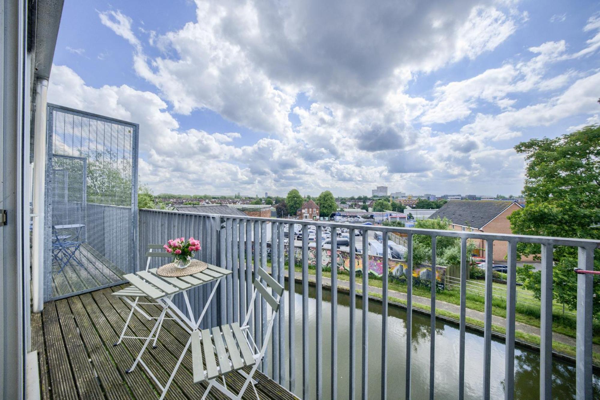 Coventry Large 4-Bed Townhouse By Empower Homes Exterior foto
