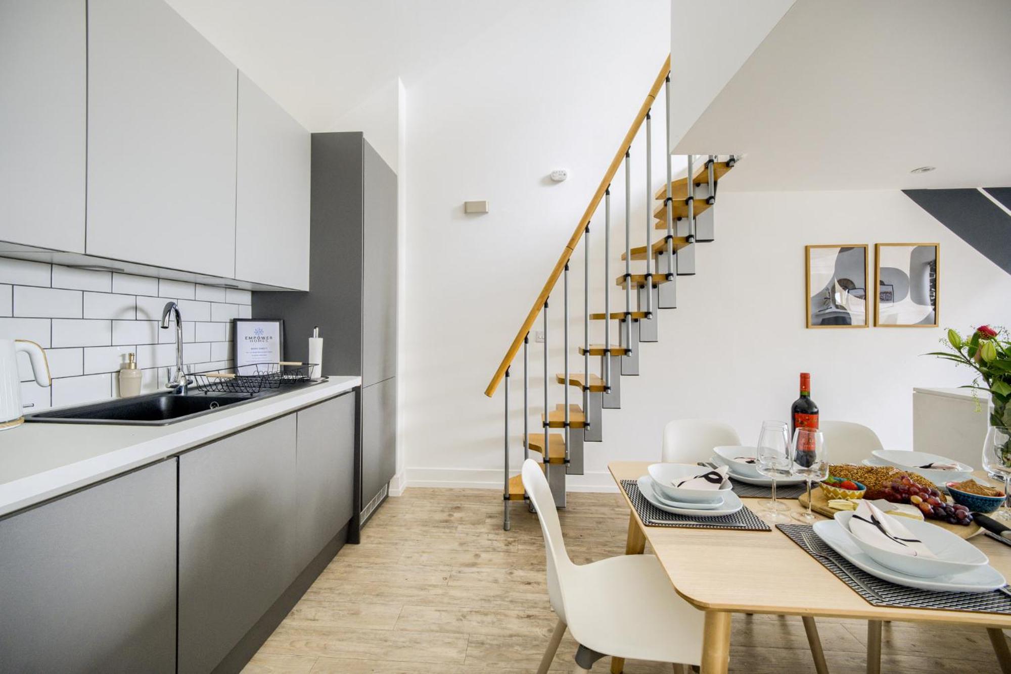 Coventry Large 4-Bed Townhouse By Empower Homes Exterior foto