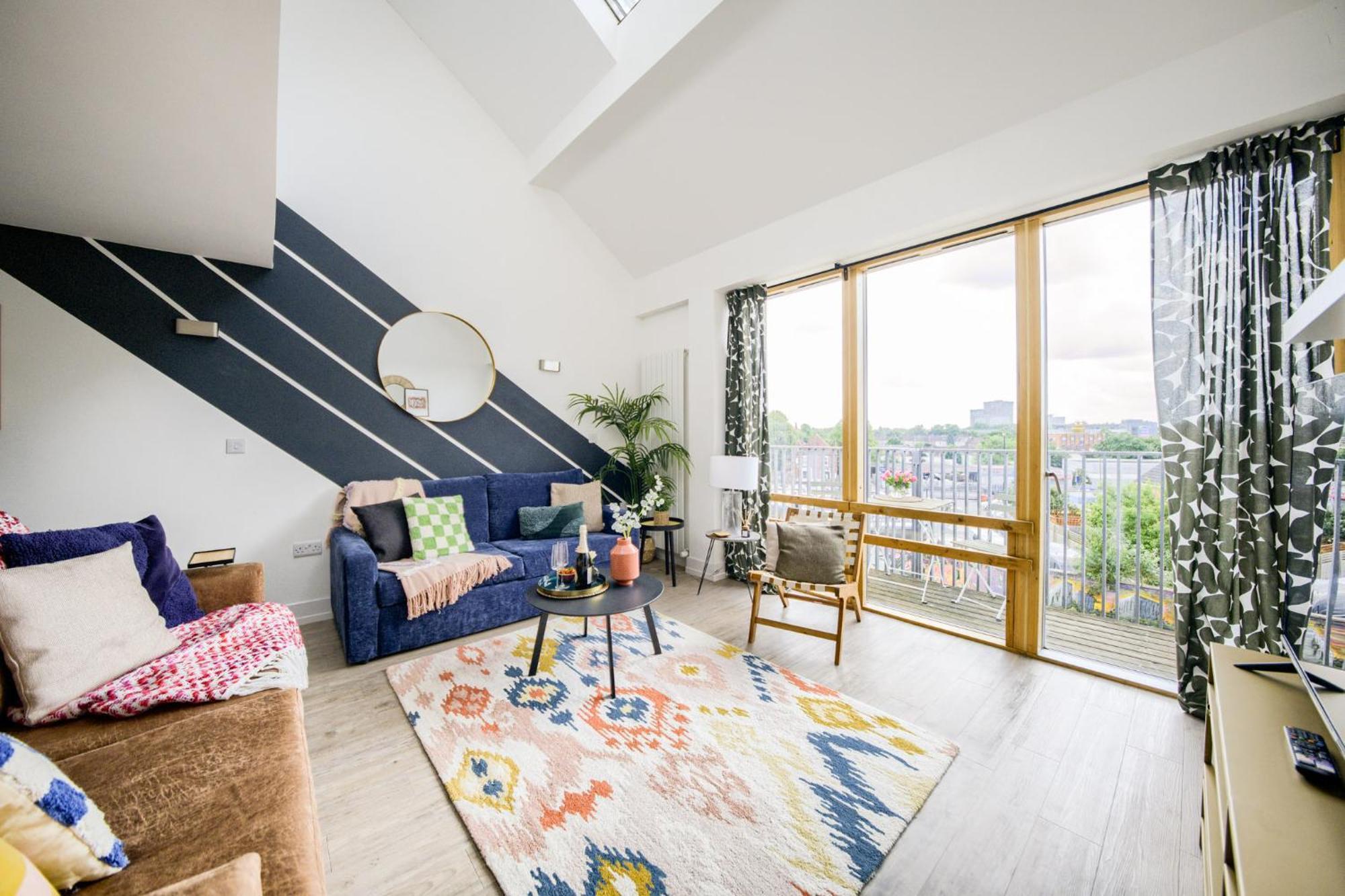 Coventry Large 4-Bed Townhouse By Empower Homes Exterior foto