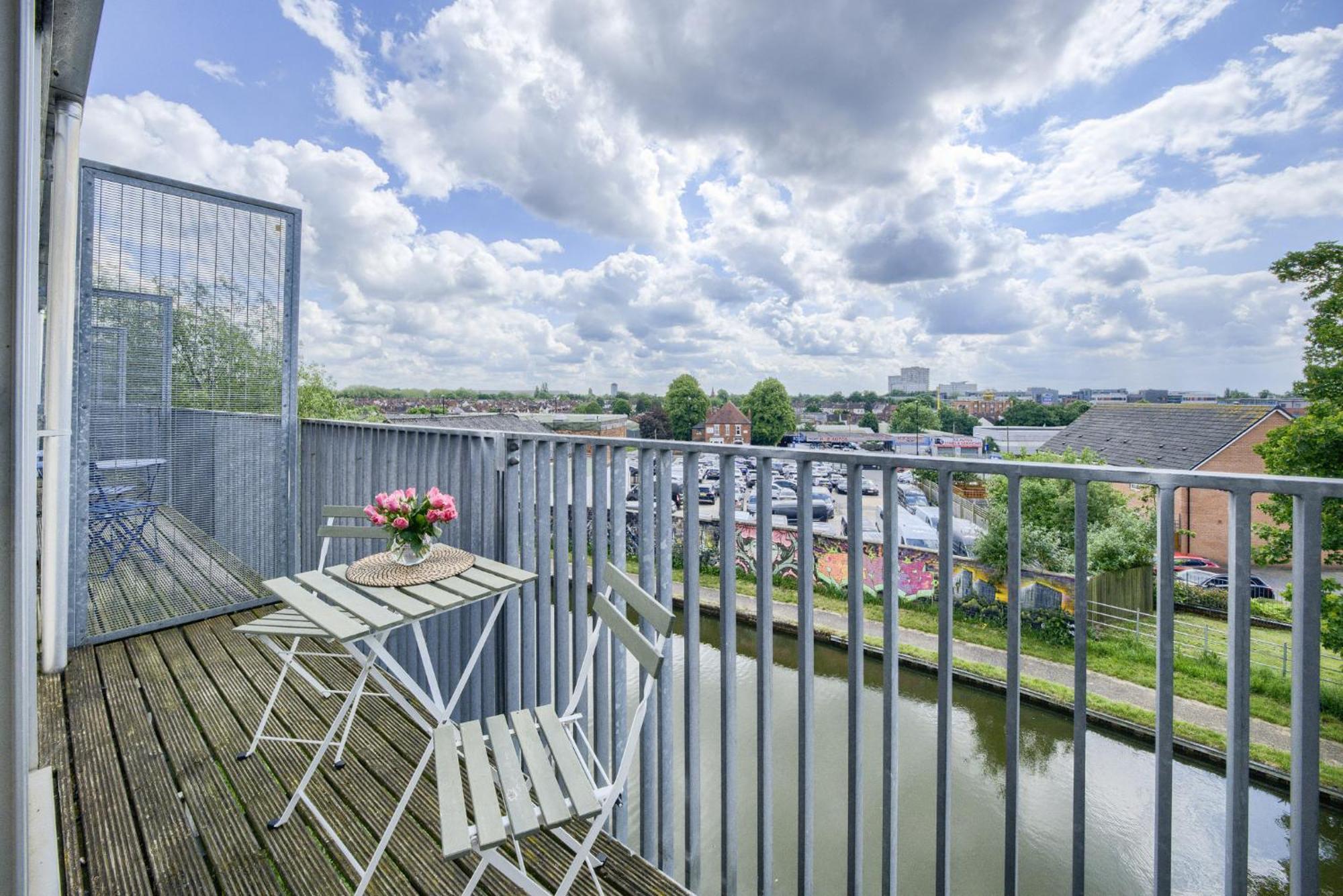 Coventry Large 4-Bed Townhouse By Empower Homes Exterior foto